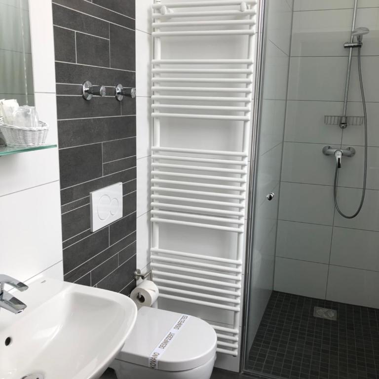 Hotel LACIN - Camera Singola con Bagno Privato - 4