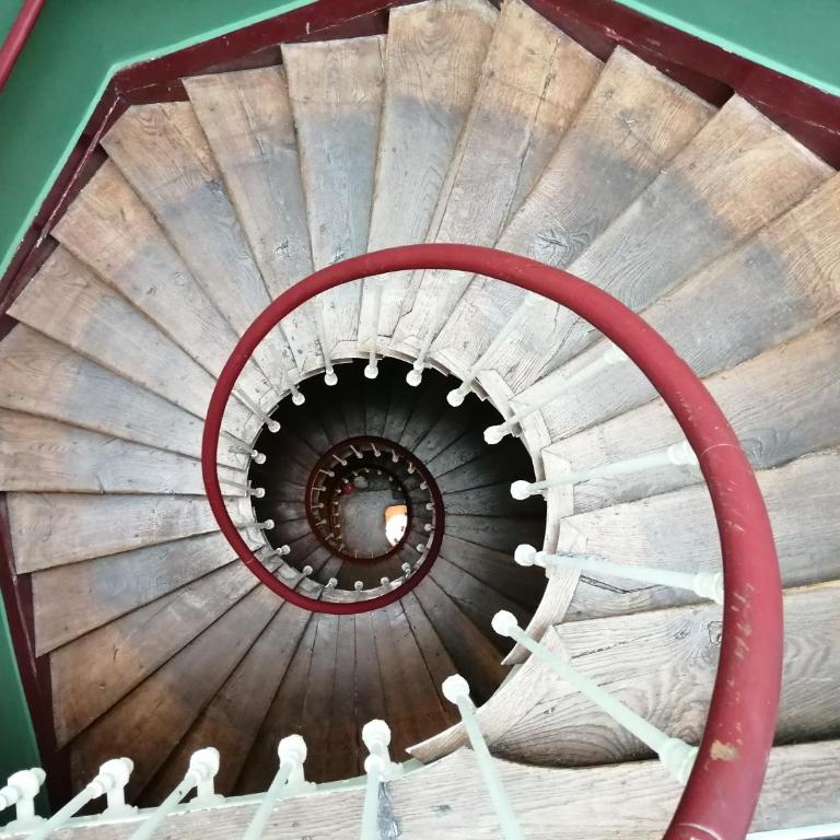 Hotel Du Cygne Tours - Chambre Triple - Accessible Uniquement par des Escaliers - 2