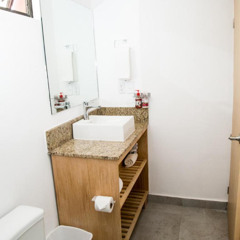 Booking 500 - Single Room - 4