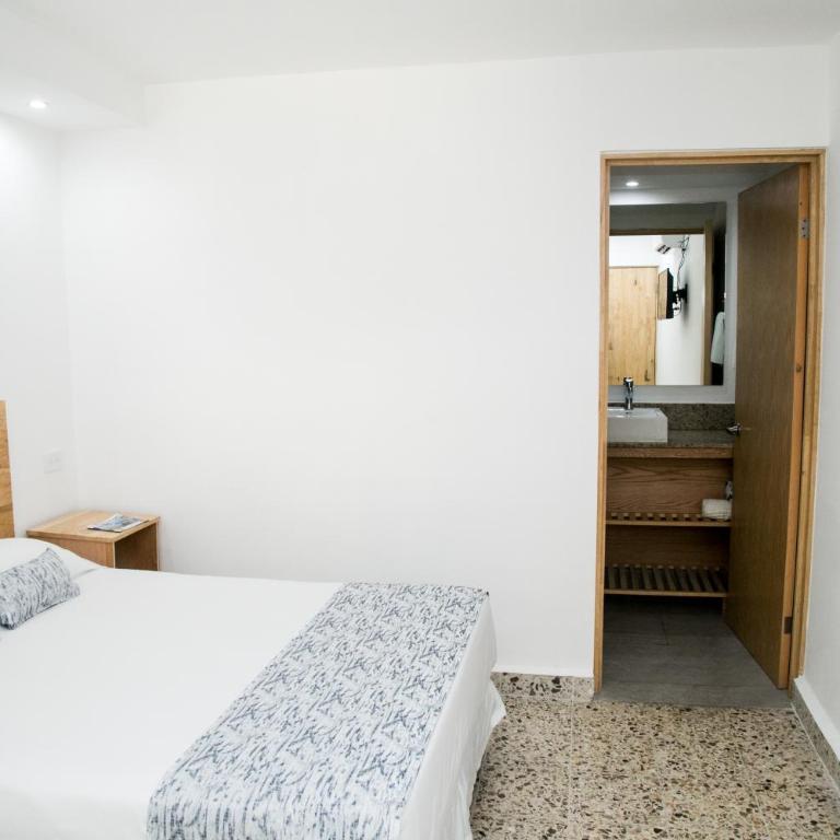 Booking 500 - Deluxe Room - 3