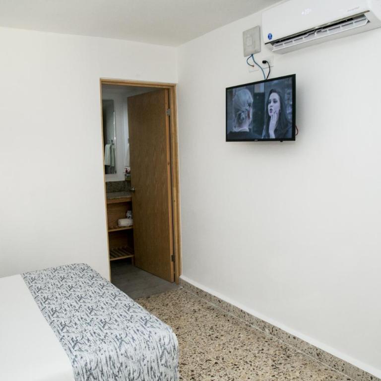 Booking 500 - Deluxe Room - 5