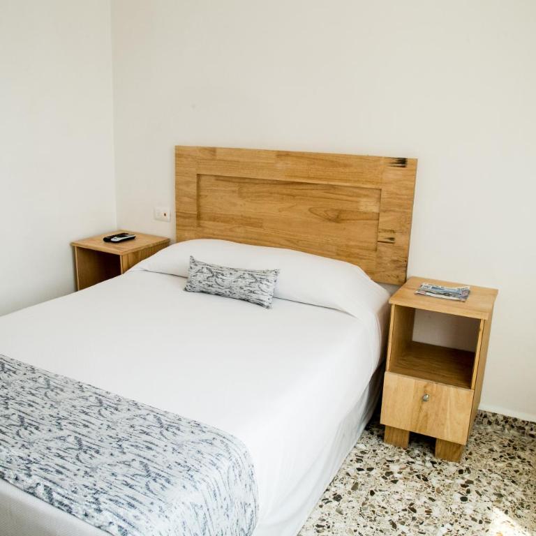 Booking 500 - Standard Double Room - 9