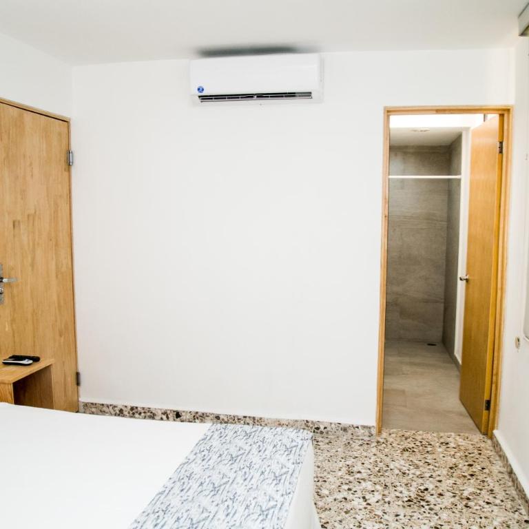 Booking 500 - Deluxe Room - 2