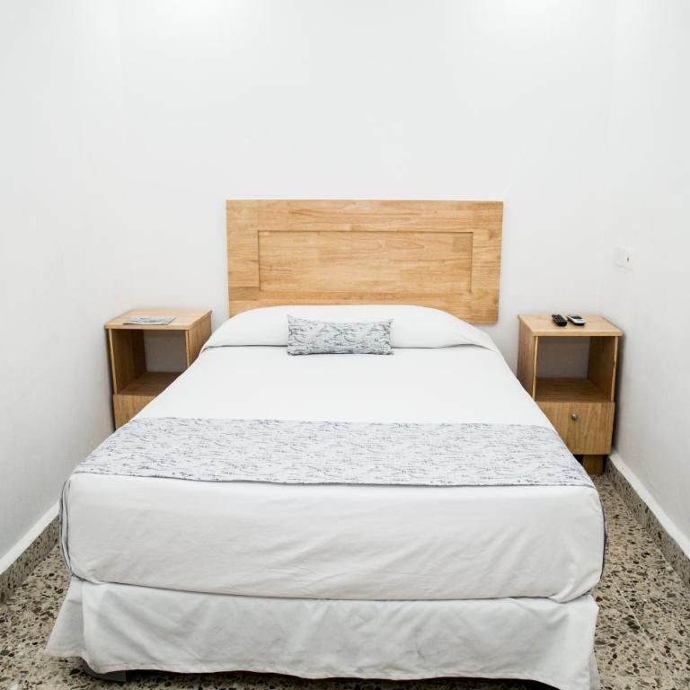 Booking 500 - Standard Double Room - 1