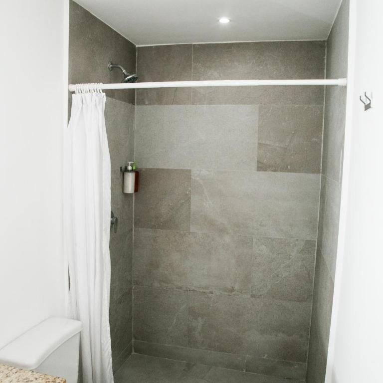 Booking 500 - Deluxe Room (2 Adults + 1 Child) - 15