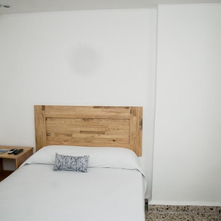 Booking 500 - Standard Double Room - 7