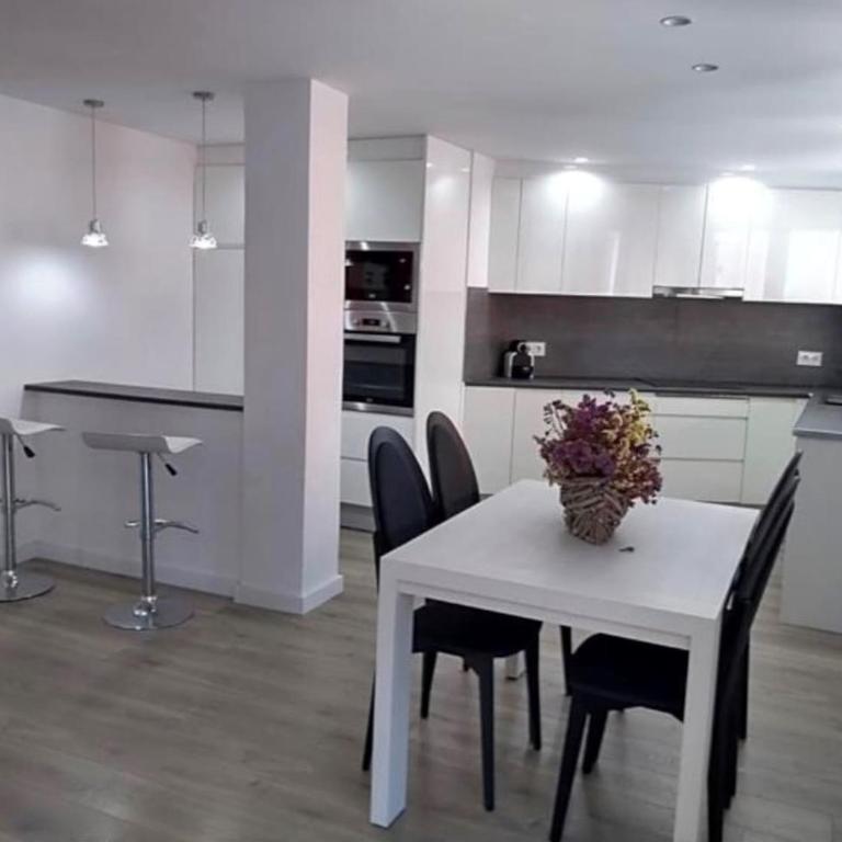 Apartamento totalmente reformado en 1ª linea - Apartamento de 3 dormitorios - 9