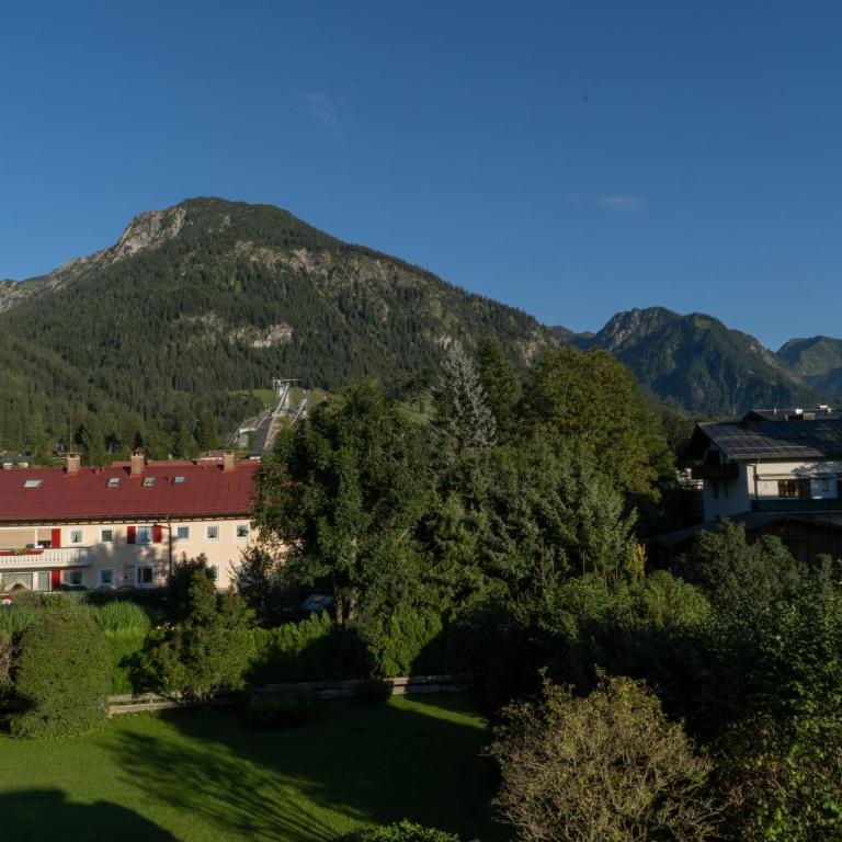 Haus Alpenherz - Apartment with Mountain View - 13