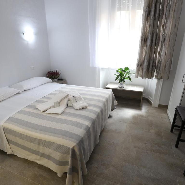 Albergo Leonardo Da Vinci - Camera Matrimoniale con Bagno Privato - 8