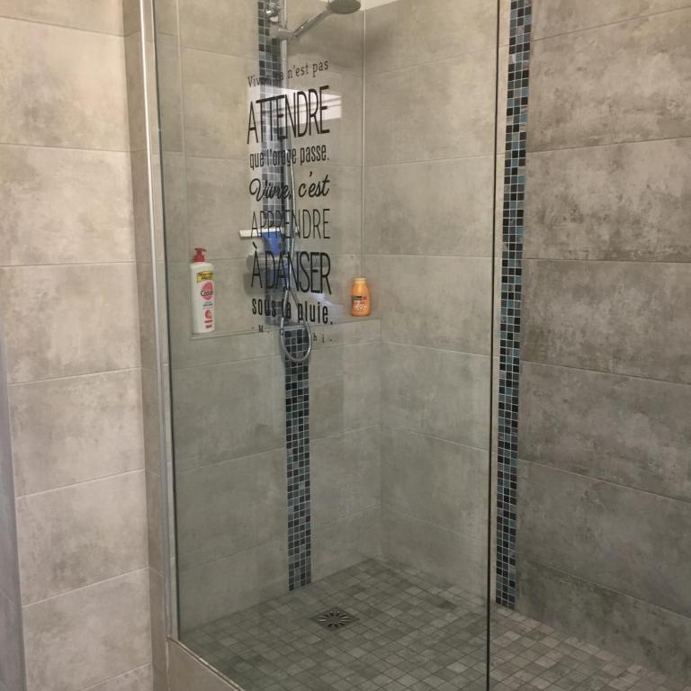 Appartement Prémium 2 grandes chambres, proches centre-ville et parking gratuit - Appartamento - 33