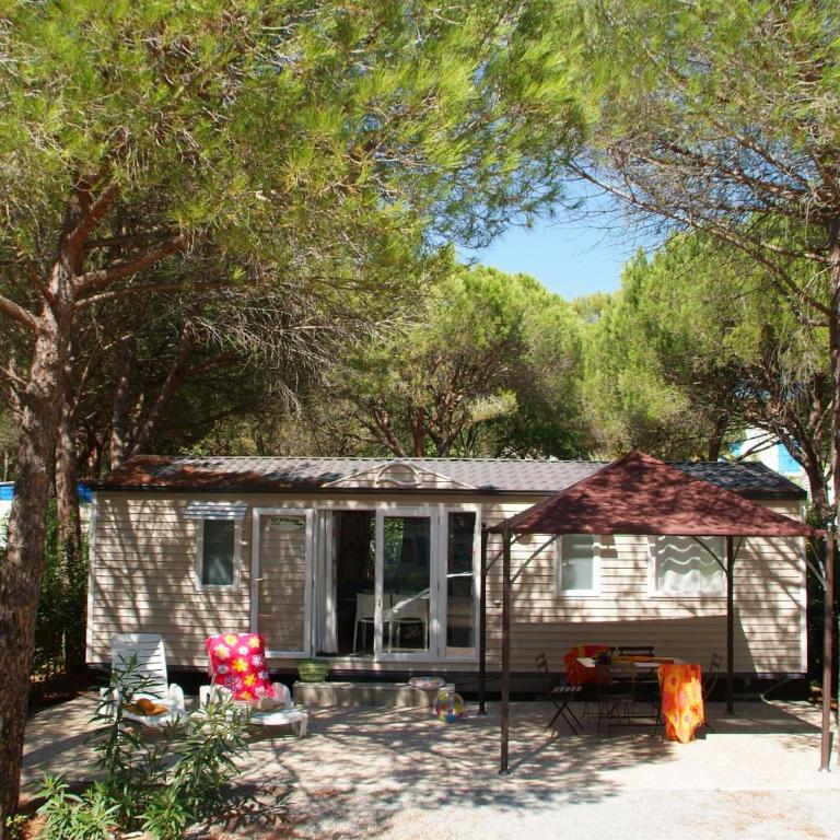 Camping Resort La Baume La Palmeraie - Mobile Home 3 Chambres Supérieur (6 Personnes) - 6