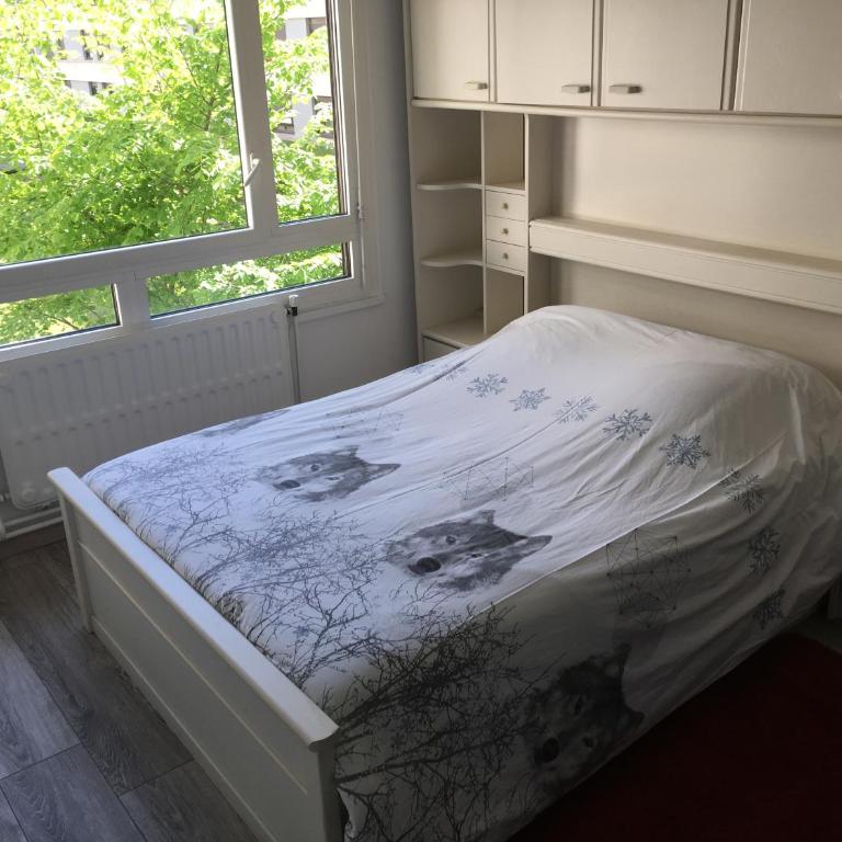 BedinReims "burgundy bottle" 110m2 Exceptional, 4 chambres doubles, 2 bain, free park & wifi, tout équipé - Appartamento - 37
