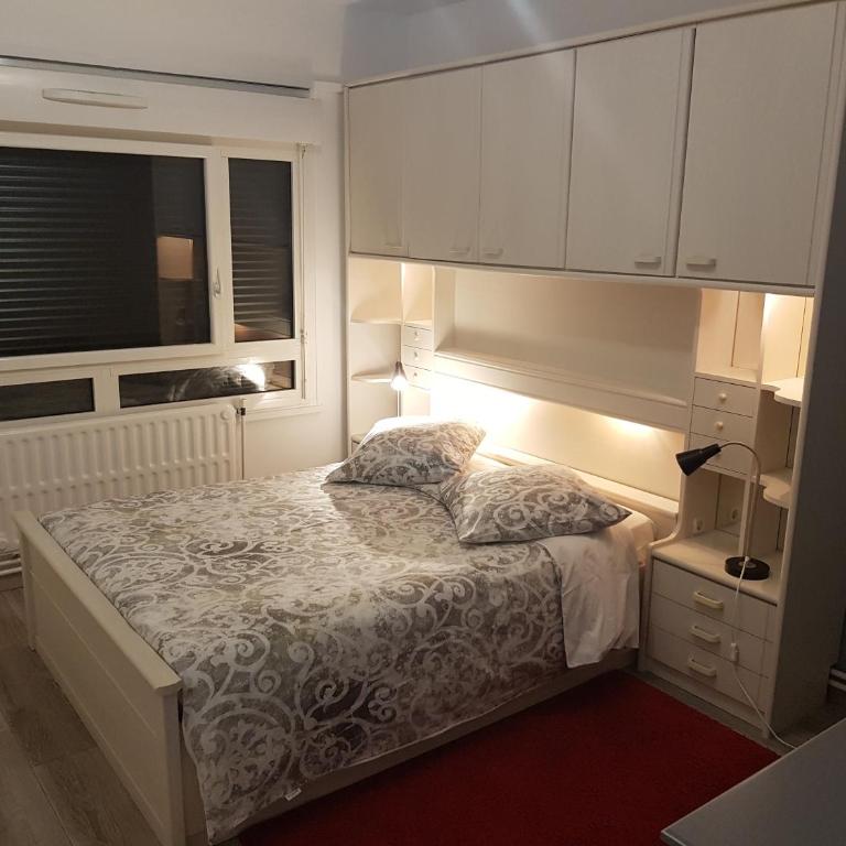 BedinReims "burgundy bottle" 110m2 Exceptional, 4 chambres doubles, 2 bain, free park & wifi, tout équipé - Appartamento - 40