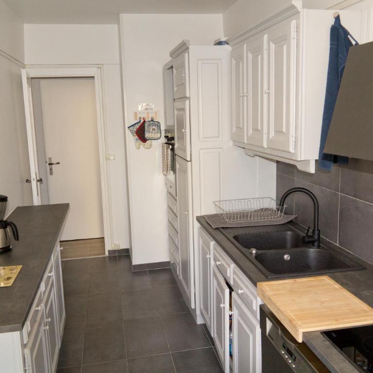 BedinReims "burgundy bottle" 110m2 Exceptional, 4 chambres doubles, 2 bain, free park & wifi, tout équipé - Appartamento - 26