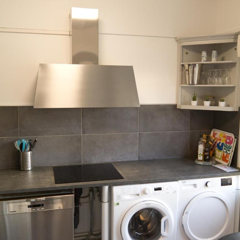 BedinReims "burgundy bottle" 110m2 Exceptional, 4 chambres doubles, 2 bain, free park & wifi, tout équipé - Appartamento - 31