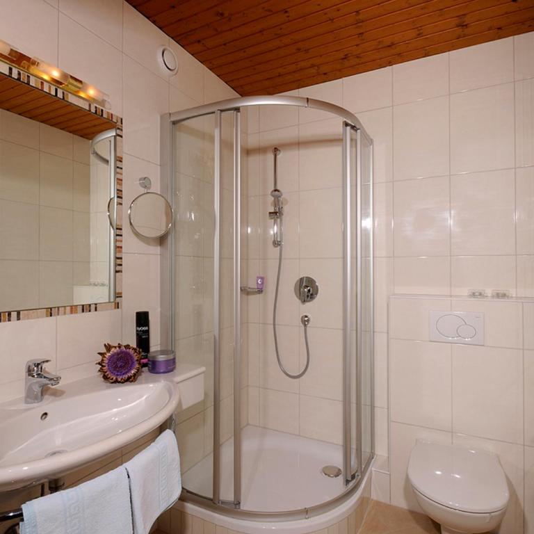 Gästehaus Pirker - Doppelzimmer mit Balkon - 8