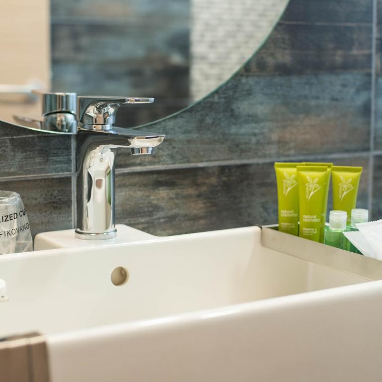 Hotel Aloha - Deluks Porodična Soba - 4