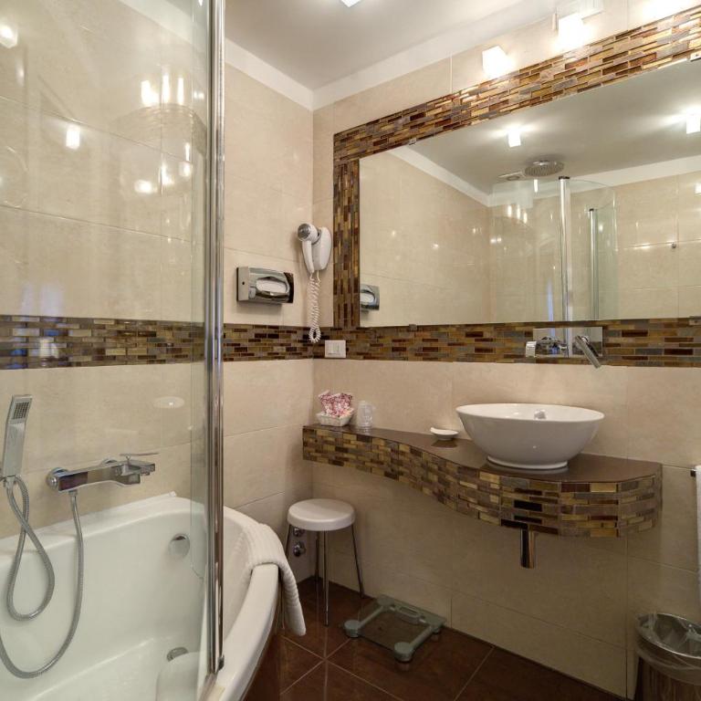 Hotel Bel Sito e Berlino - Camera Deluxe Matrimoniale/Doppia con Letti Singoli con Vista Città - 11
