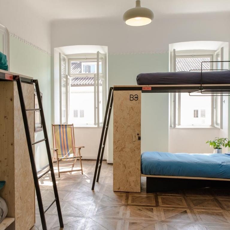 ControVento - Letto a Castello in Dormitorio Misto con 4 Letti - 1