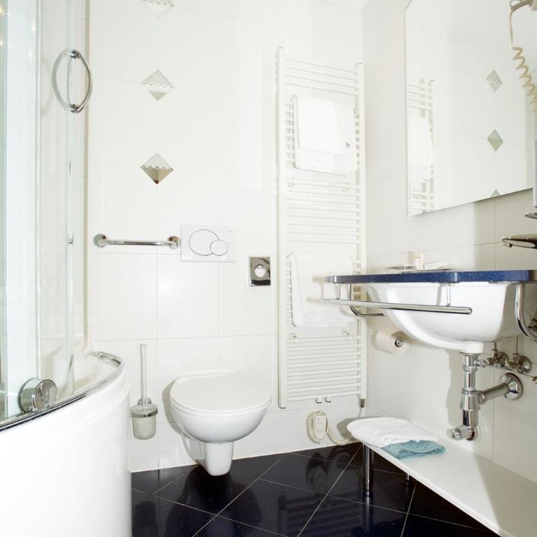 Hotel Mondschein - Mittelgroßes Doppelzimmer mit Flussblick - 3