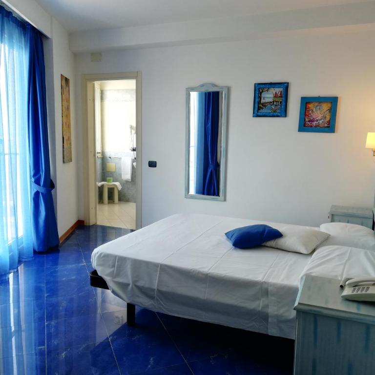 Blue Moon Hotel - Camera Classic Matrimoniale/Doppia con Letti Singoli con Vista Mare - 2