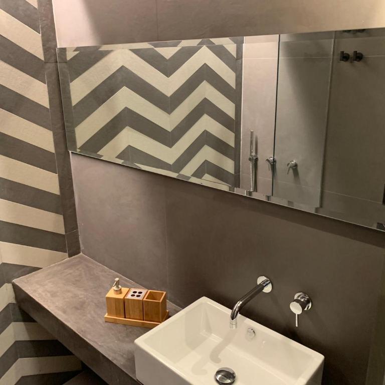Cavour Urban Rooms by GHOR - Camera Tripla con Bagno Privato - 1