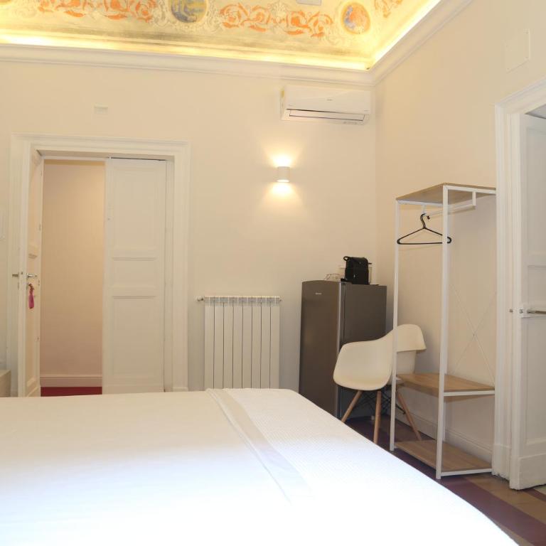 Palazzo del Verga - Queen Room with Balcony - 3