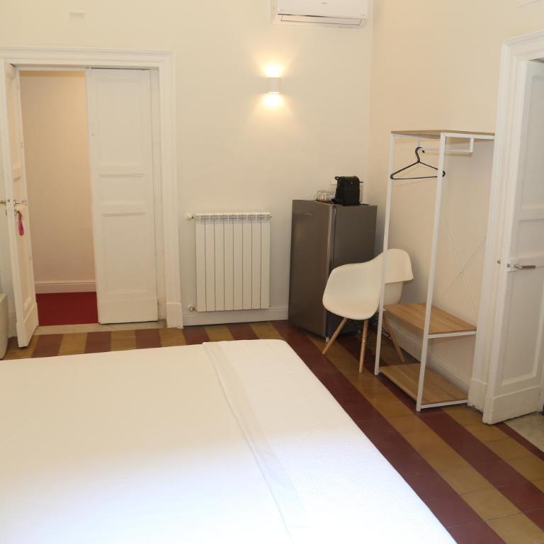 Palazzo del Verga - Queen Room with Balcony - 1