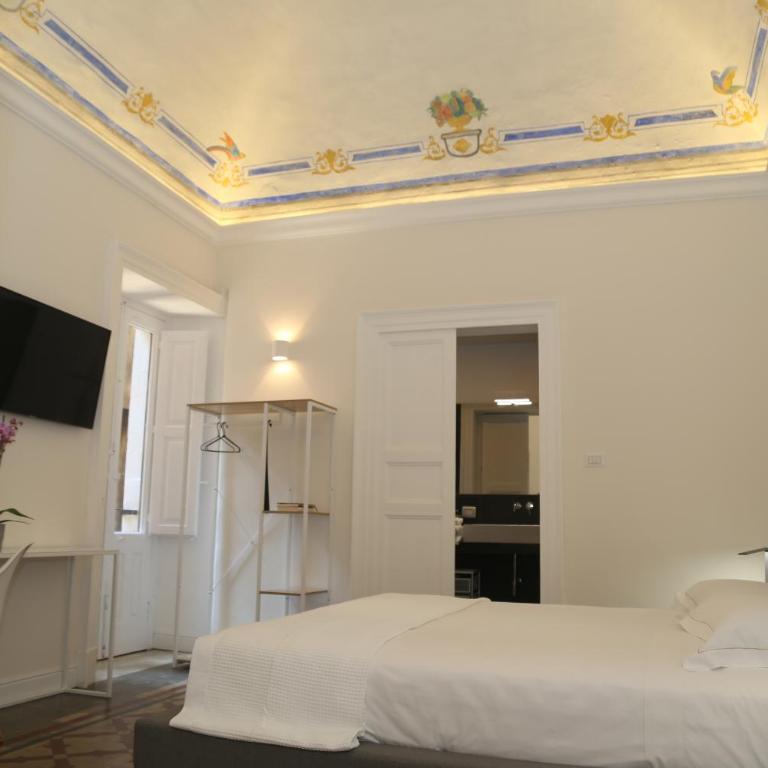 Palazzo del Verga - King Suite with Balcony - 12