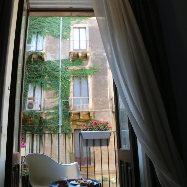 Palazzo del Verga - King Suite with Balcony - 8