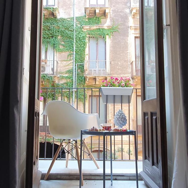 Palazzo del Verga - King Suite with Balcony - 23