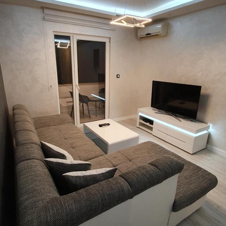 Lux Spa Apartman Budva - One-Bedroom Apartment - 3