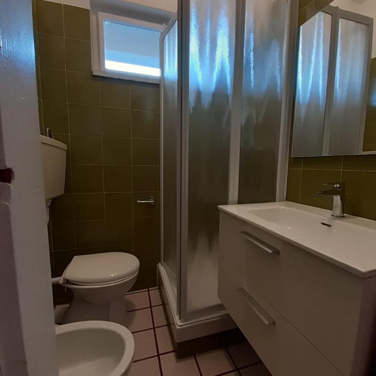 BeeLiving Room&Breakfast - Camera Matrimoniale con Bagno Privato - 8