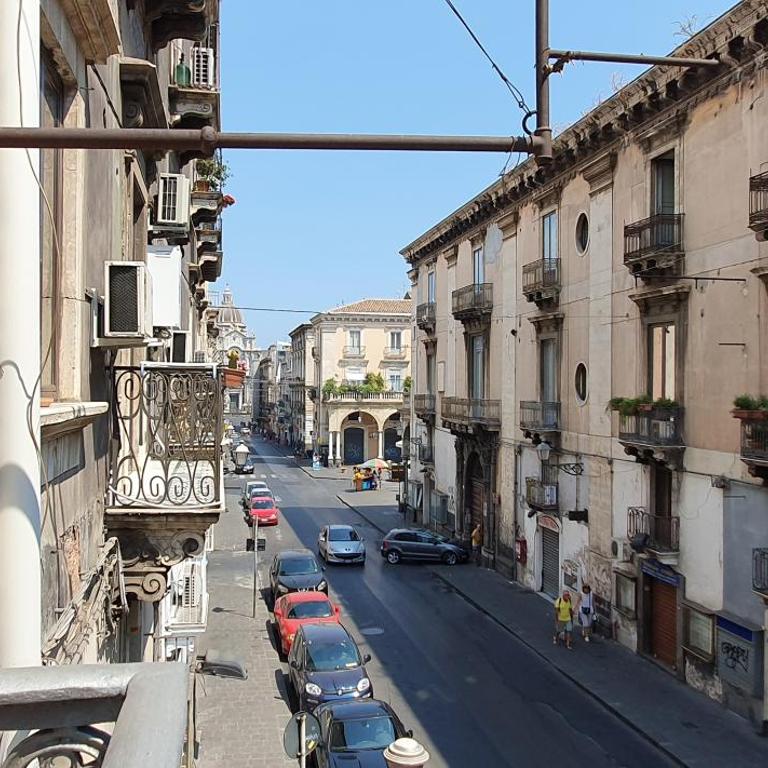 Palazzo del Verga - King Room with Balcony - 4