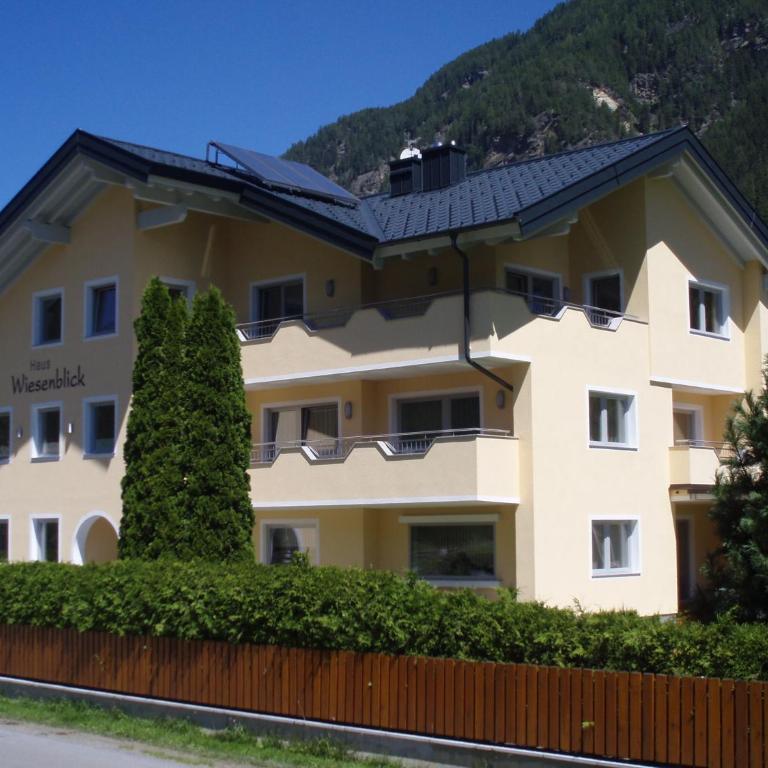 Haus Wiesenblick - Doppel-/Zweibettzimmer mit Balkon - 1