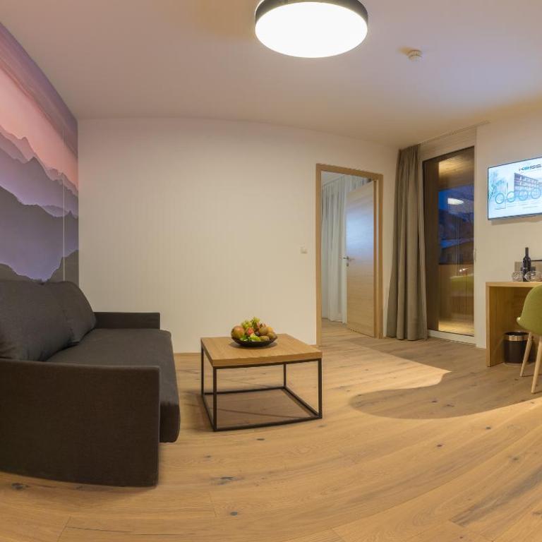 KOSIS Sports Lifestyle Hotel - Deluxe Junior Suite - 2