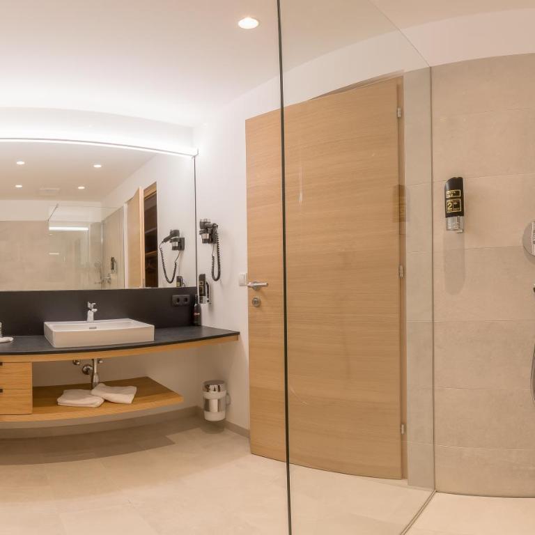 KOSIS Sports Lifestyle Hotel - Deluxe Junior Suite - 1