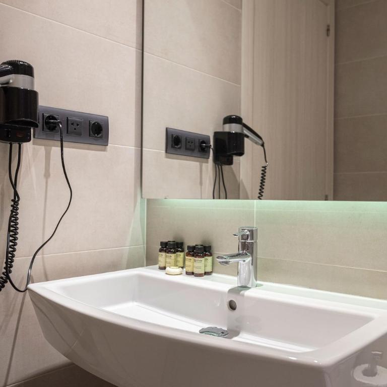 Plaza Goya Rooms - Quadruple Room with Terrace - 6
