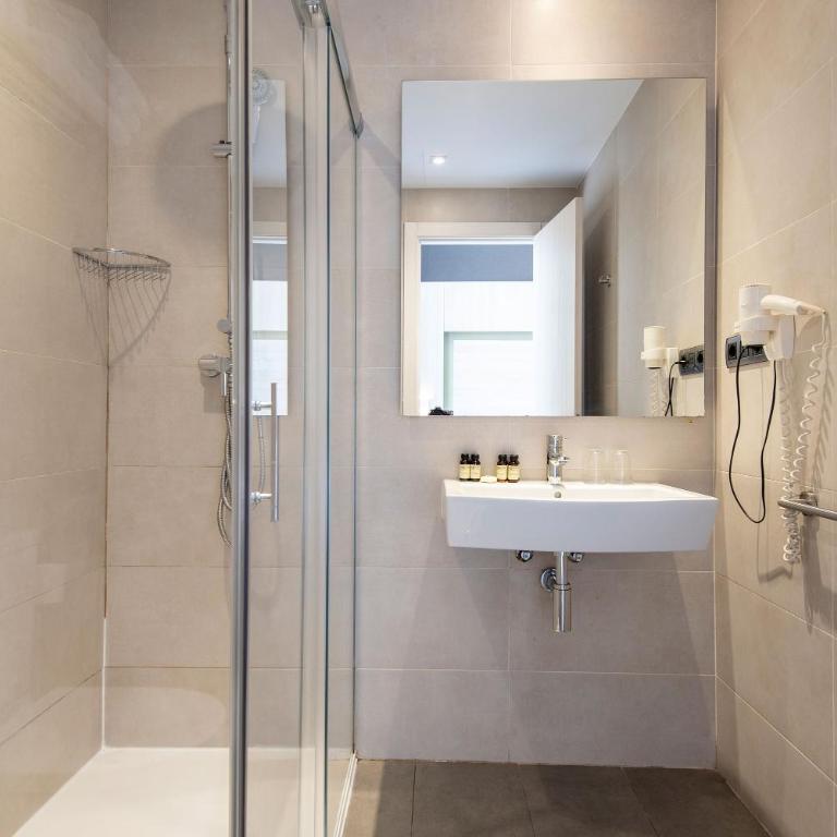 Plaza Goya Rooms - Triple Room with Balcony - 3