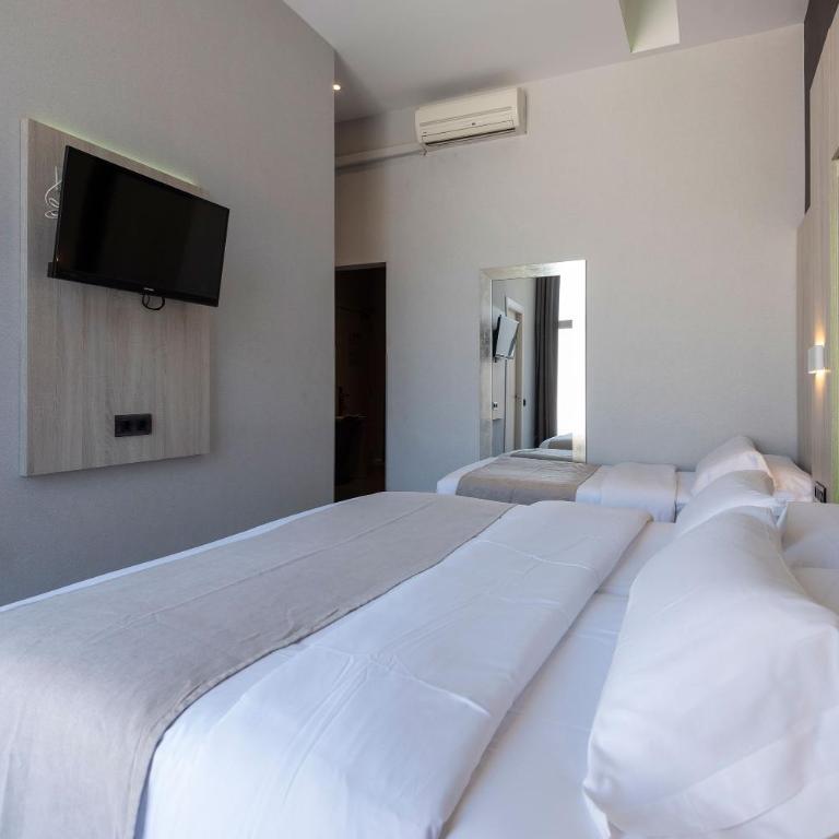 Plaza Goya Rooms - Triple Room with Balcony - 6