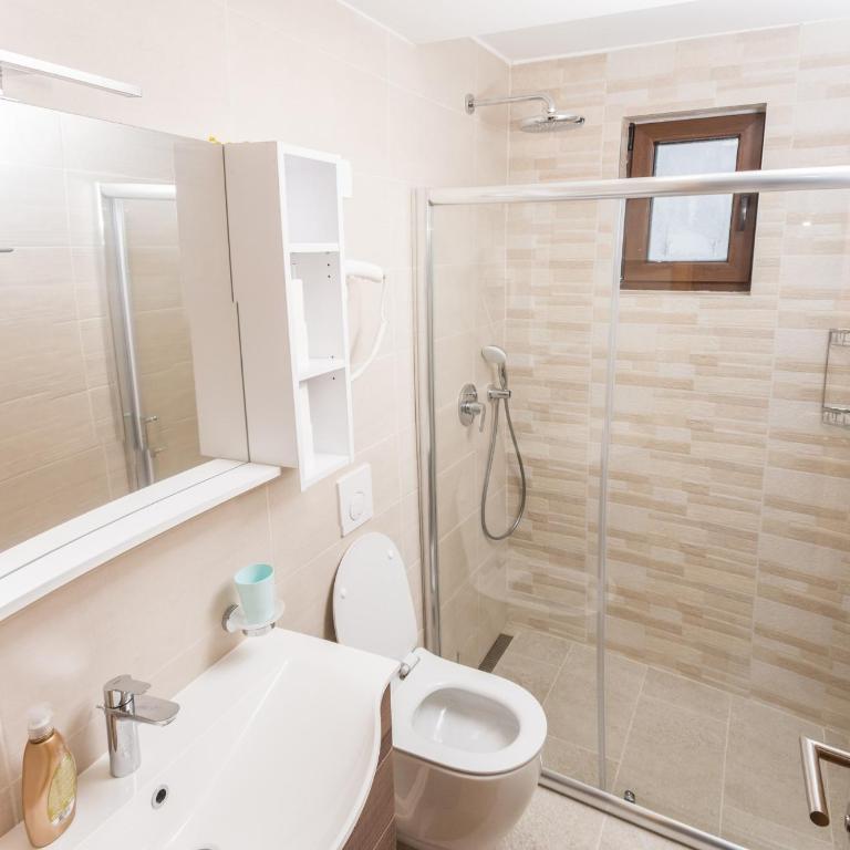 Villa San - Three-Bedroom Apartment - 13