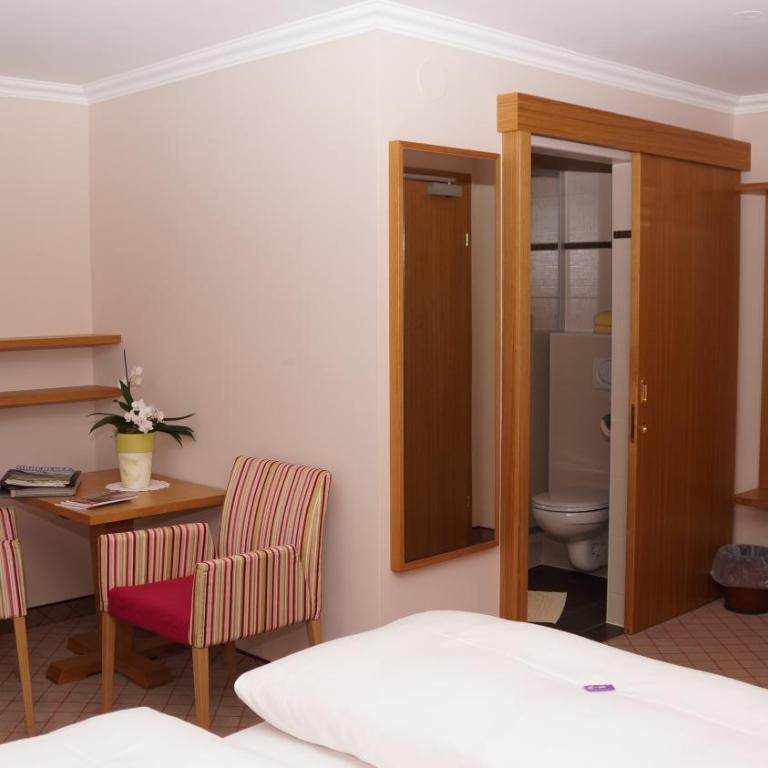Hotel Garni Erler - Standard Doppelzimmer mit Balkon - 10