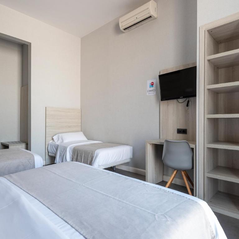 Plaza Goya Rooms - Standard Quadruple Room - 5