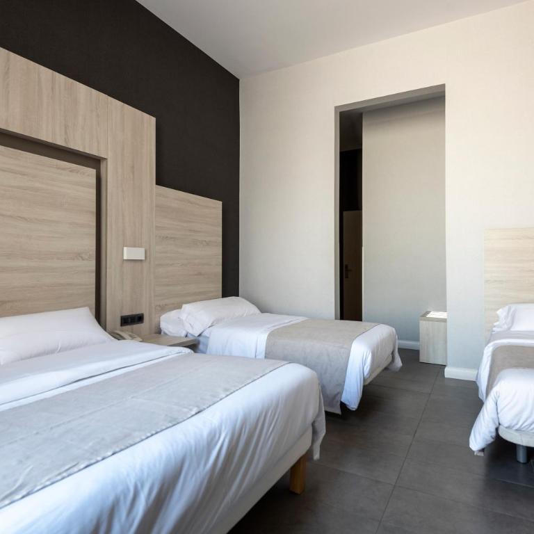 Plaza Goya Rooms - Standard Quadruple Room - 4