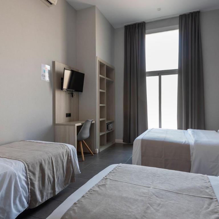 Plaza Goya Rooms - Standard Quadruple Room - 3