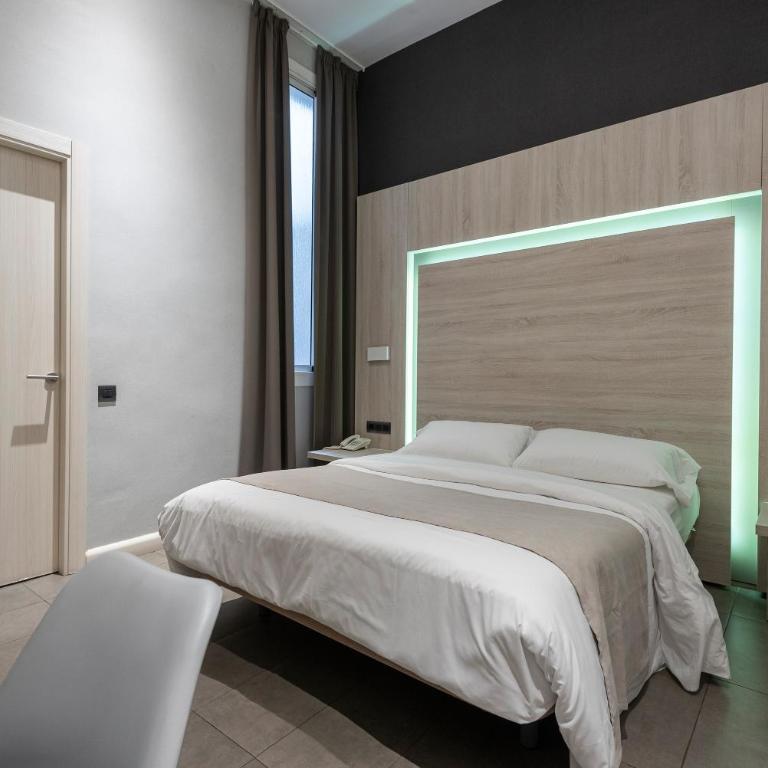 Plaza Goya Rooms - Budget Double Room - 5