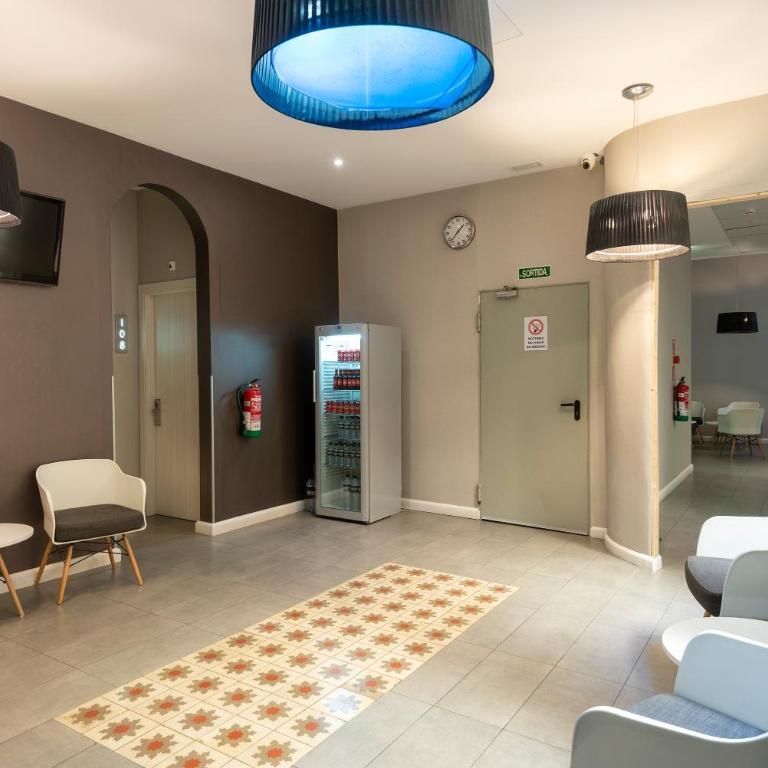 Plaza Goya Rooms - Standard Quadruple Room - 7