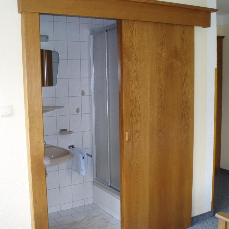 Haus Wiesenblick - Doppel-/Zweibettzimmer mit Balkon - 18