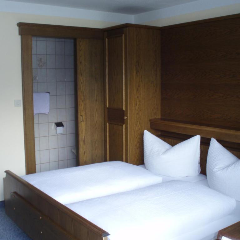 Haus Wiesenblick - Doppel-/Zweibettzimmer mit Balkon - 19