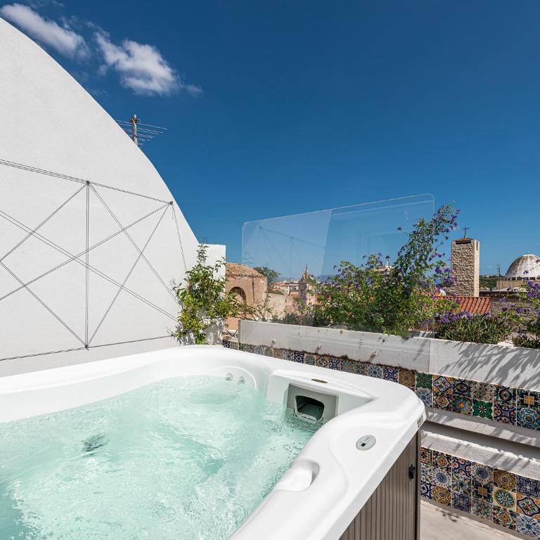 "Bea's Terrace" - Private Jacuzzi and panoramic rooftop in the City Centre - Vacation Home - 4
